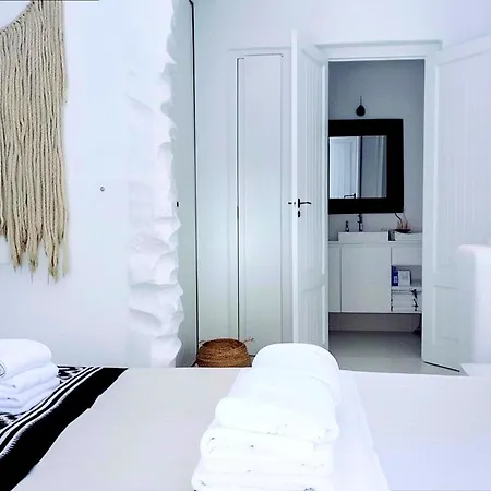 Vh & Apilos House