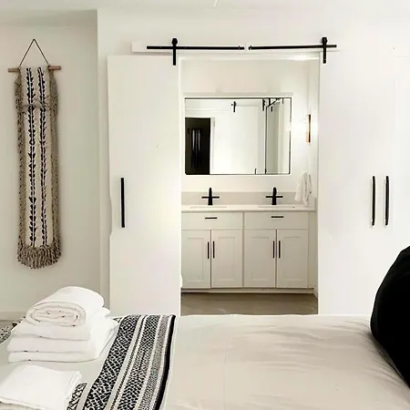 Vh & Apilos House *